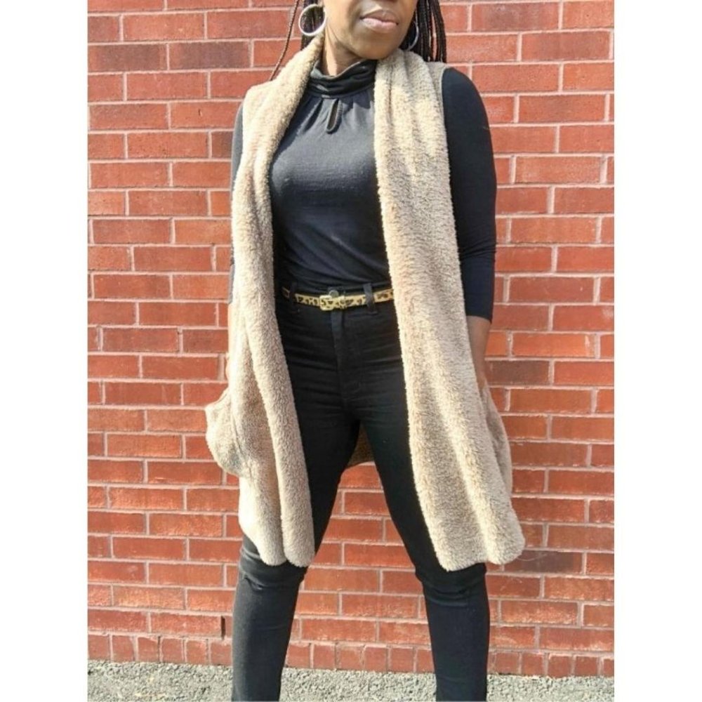 (NWT) Faux Fur Vest - Taupe